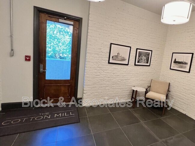 Building Photo - 614 Capital Blvd