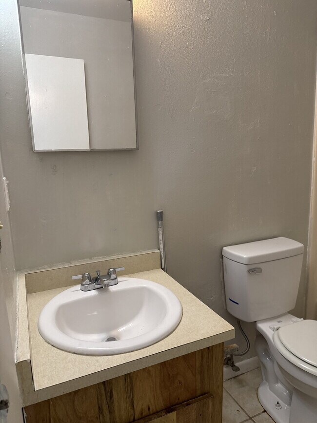 Foto del edificio - One bedroom One Bath available
