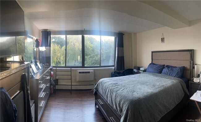 Foto del edificio - 703 Pelham Rd