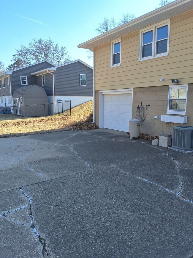Foto del edificio - 5315-5315 W Woodale Ct