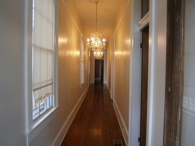 Building Photo - 220 Amelia St