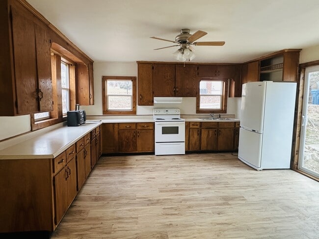 Building Photo - 340 N Mill St