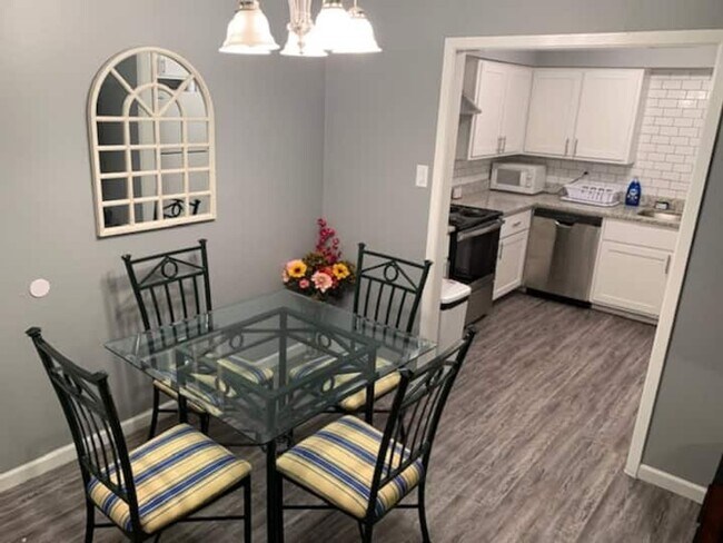 Foto del edificio - 2 Bedroom 1.5 bath four-plex unit - Great location!!