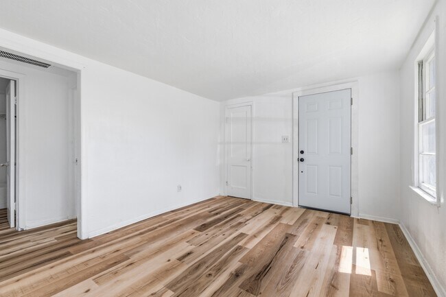 Foto del edificio - 420 W 25th St