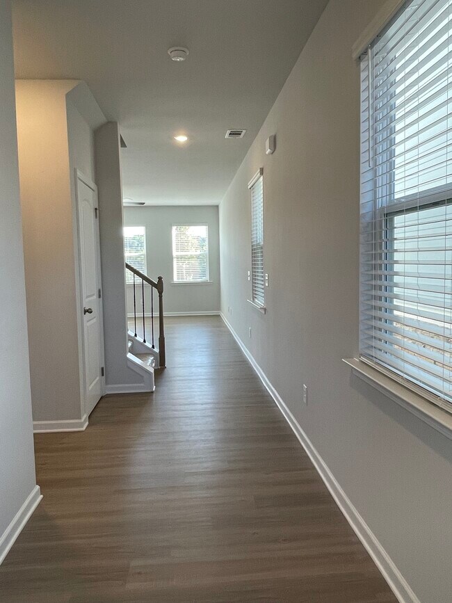 Foto del edificio - 112 Briarwood Dr E