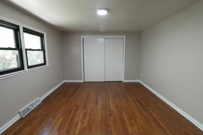 Foto del edificio - 2806 Isherwood Dr