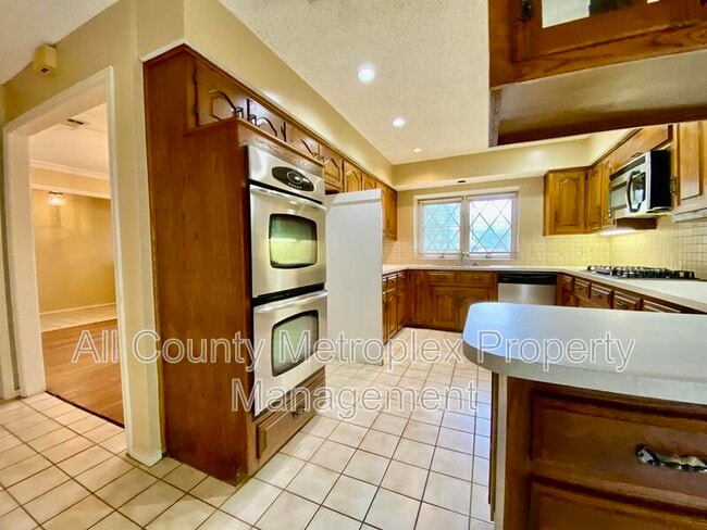 Building Photo - 223 Woodcrest Dr