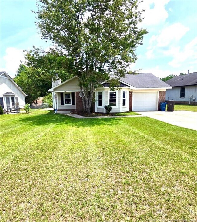 Building Photo - 1615 Winnabow Dr