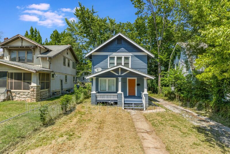 Primary Photo - 2402 E 69th Terrace