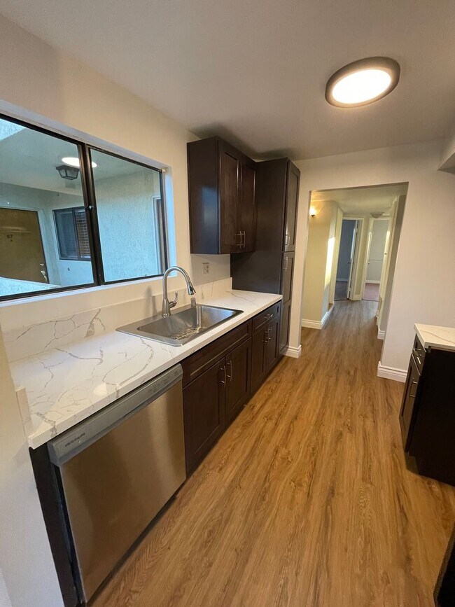 Foto del edificio - 13825 Beaver St