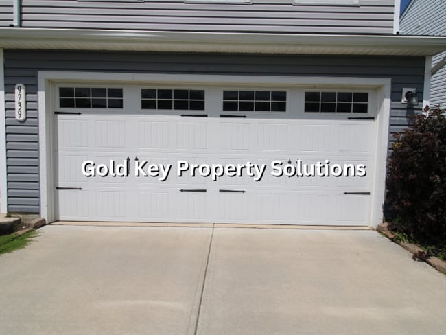 Building Photo - 9739 Oak Grove Dr