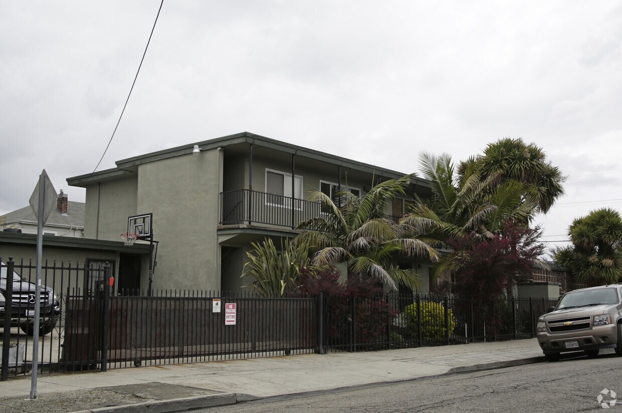 Building Photo - 9405 Olive St