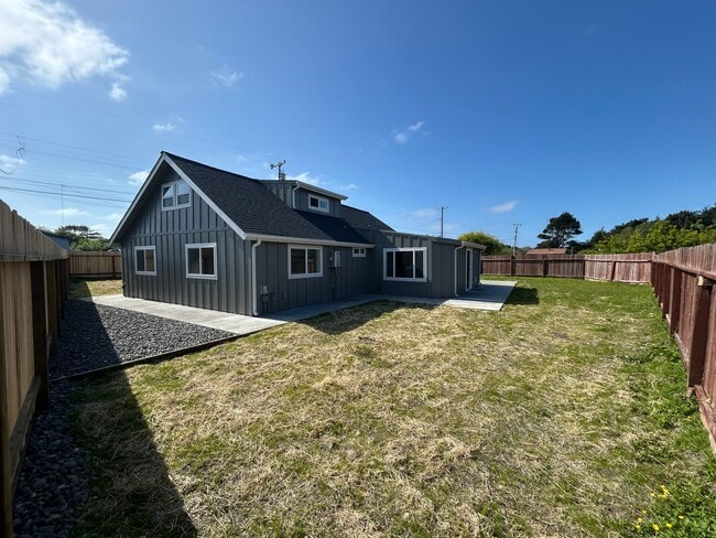 Building Photo - 1916 Park St