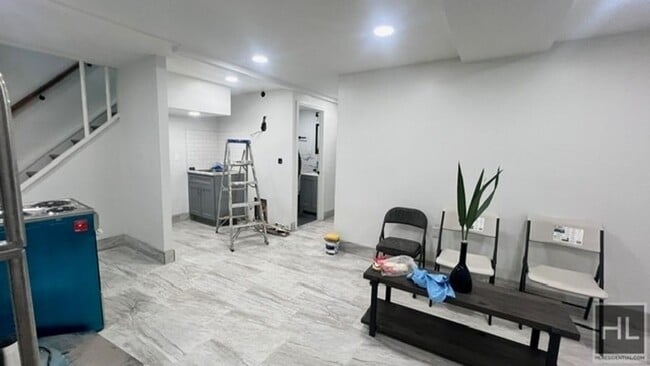 Building Photo - LINCOLN AVENUE