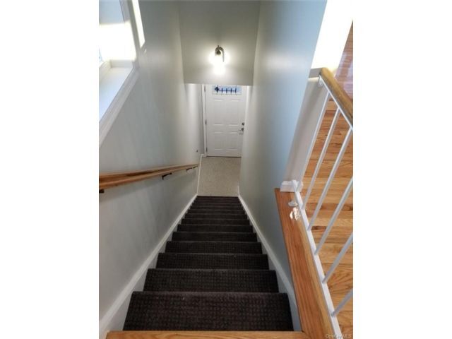 Building Photo - 8 Sloop Hill Rd