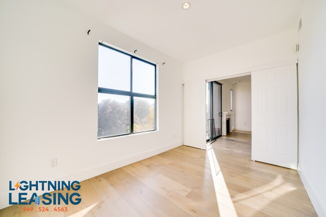 Building Photo - 8811-8815 Burton Way