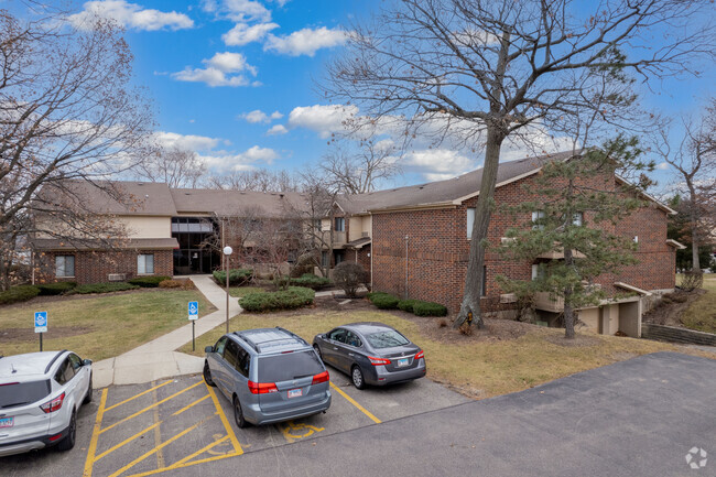 Building Photo - Royal Oak Condos & Willows of Greys Lake Apts