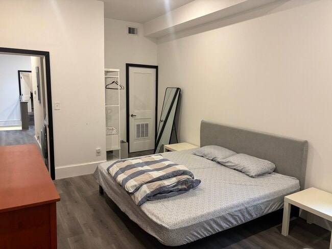 Building Photo - 2313 N Front St