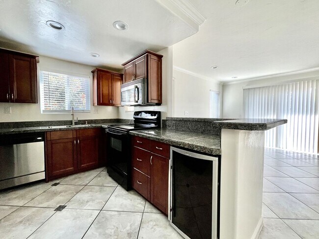 Building Photo - Upgraded Upper Level Condo in Mission Park!