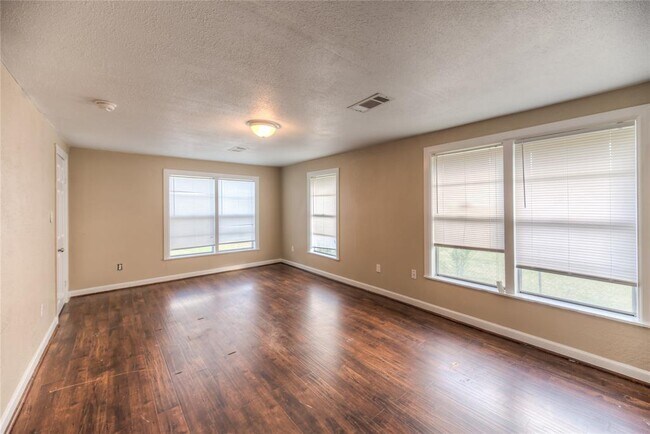 Building Photo - 1206 N Colita Ave