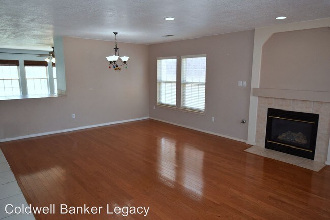 Foto del edificio - 4 br, 3 bath House - 10004 Petra Ct NE