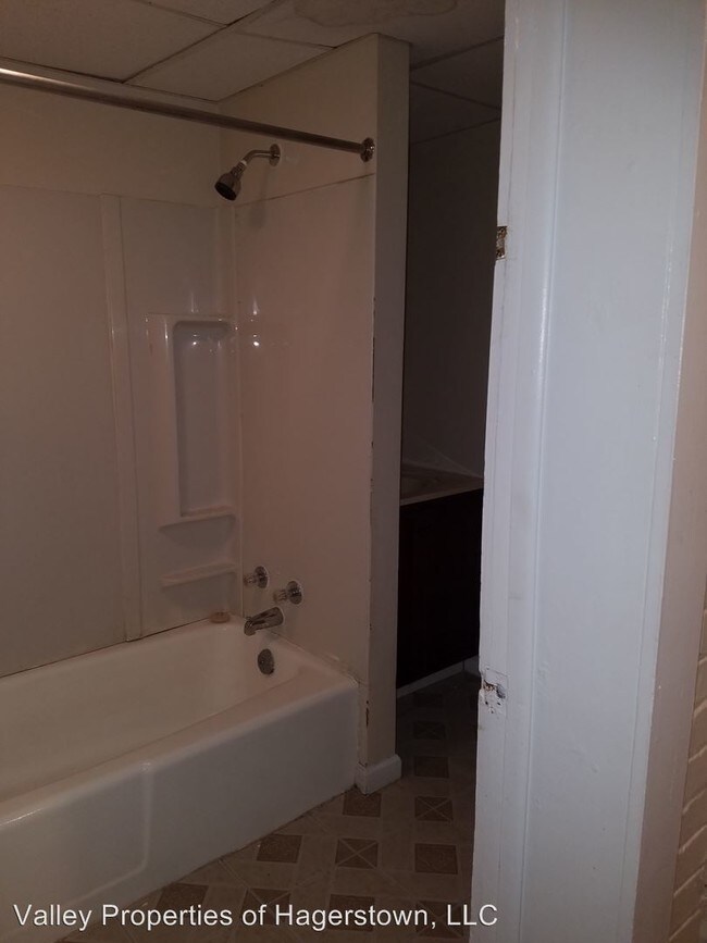 Building Photo - 140 N Locust St