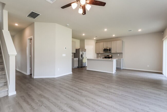 Building Photo - 540 Dalloway St