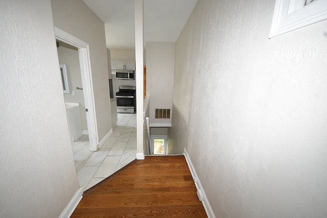 Building Photo - 746 Columbia St