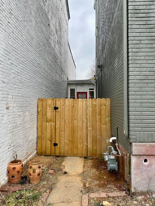 Building Photo - 315 N 6th St