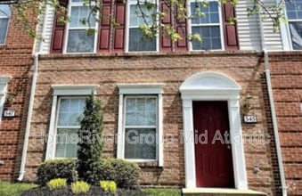 Building Photo - 545 Ensemble Ct