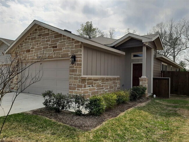 Building Photo - 9737 Grosbeak Ln