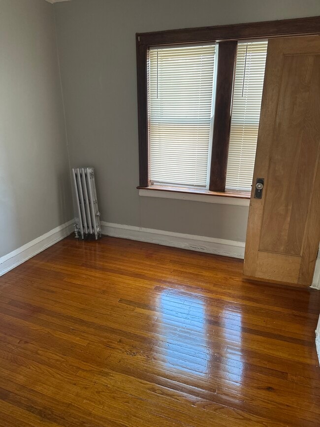 Foto del edificio - 8039 S Ingleside Ave