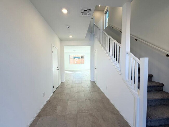 Foto del edificio - 5975 Lindenberry Walk St