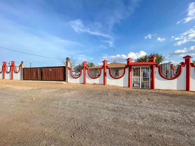 Foto del edificio - 105 Ranch Rd