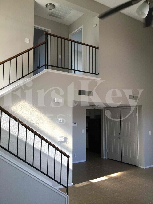 Building Photo - 2368 Valley Dr
