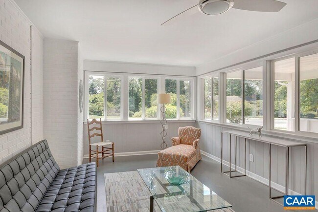 Building Photo - 1325 Kenwood Ln