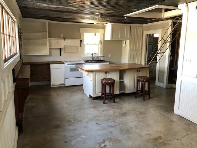Building Photo - 2381 TX-71