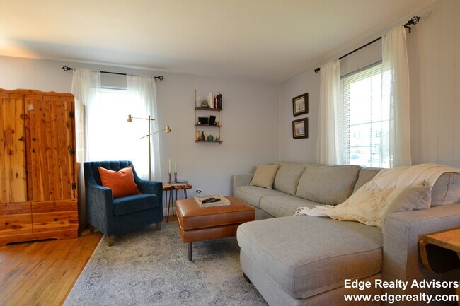 Building Photo - 10 Pierce Rd