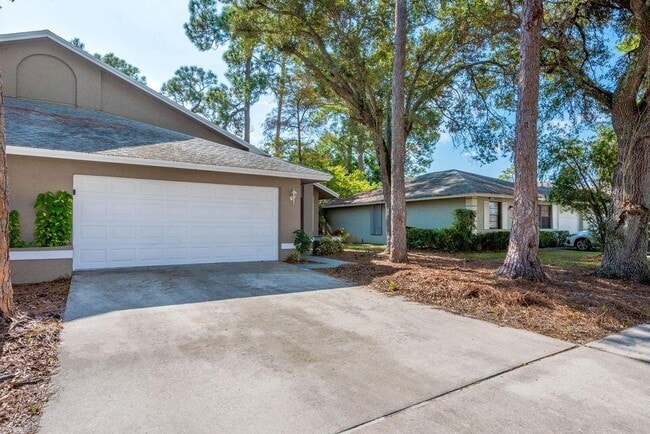 Building Photo - 1025 Staghorn St