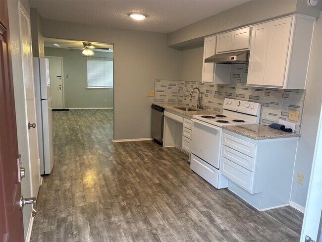 Foto del edificio - 317 W William Cannon Dr