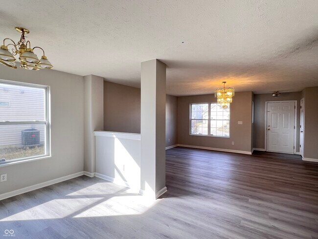 Foto del edificio - 713 Hollowood Ln