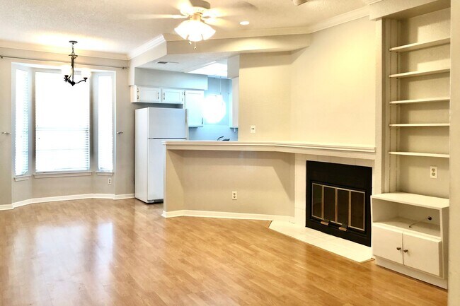 Foto del edificio - North Campus Condo Near UT – Spacious, Bright & Highly Convenient!