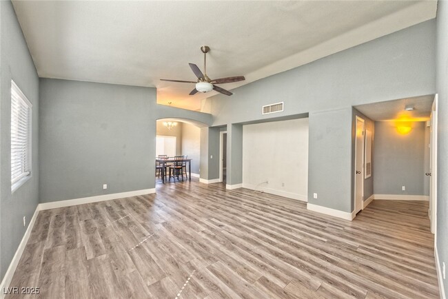 Foto del edificio - 7450 S Eastern Ave