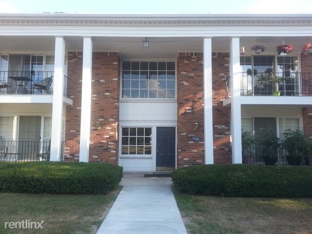 Primary Photo - 480 N Fox Hills Dr