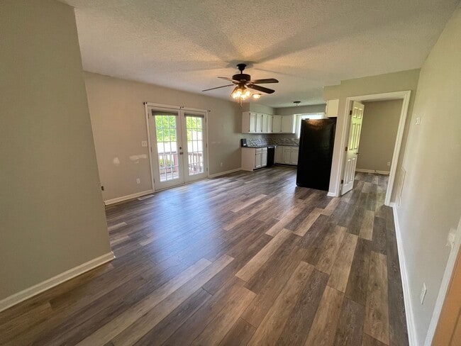 Building Photo - 425/427 E 2nd Ave