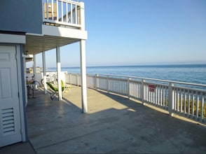 Building Photo - 6681 Del Playa Dr
