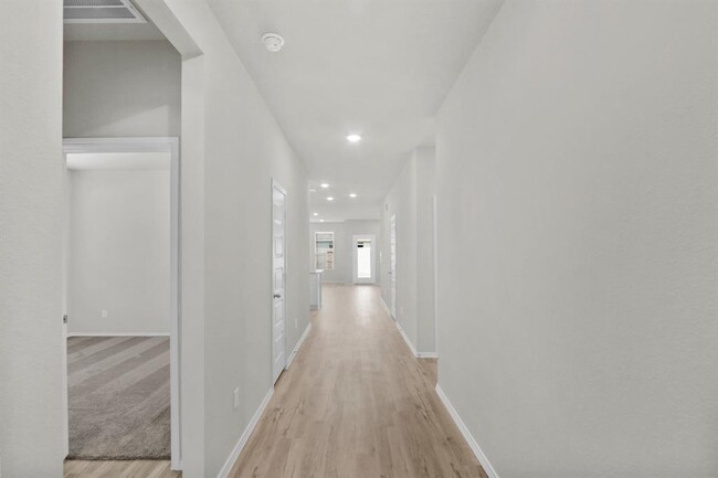 Building Photo - 4719 Mustang Run Dr