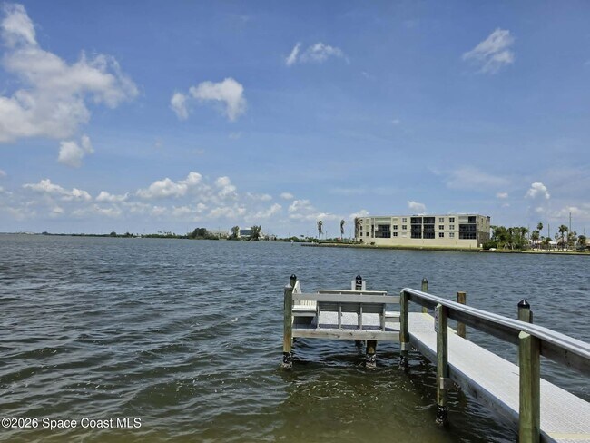 Foto del edificio - 3799 S Banana River Blvd