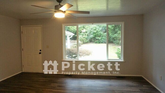 Foto del edificio - 3 Bedroom Rambler in Silverdale