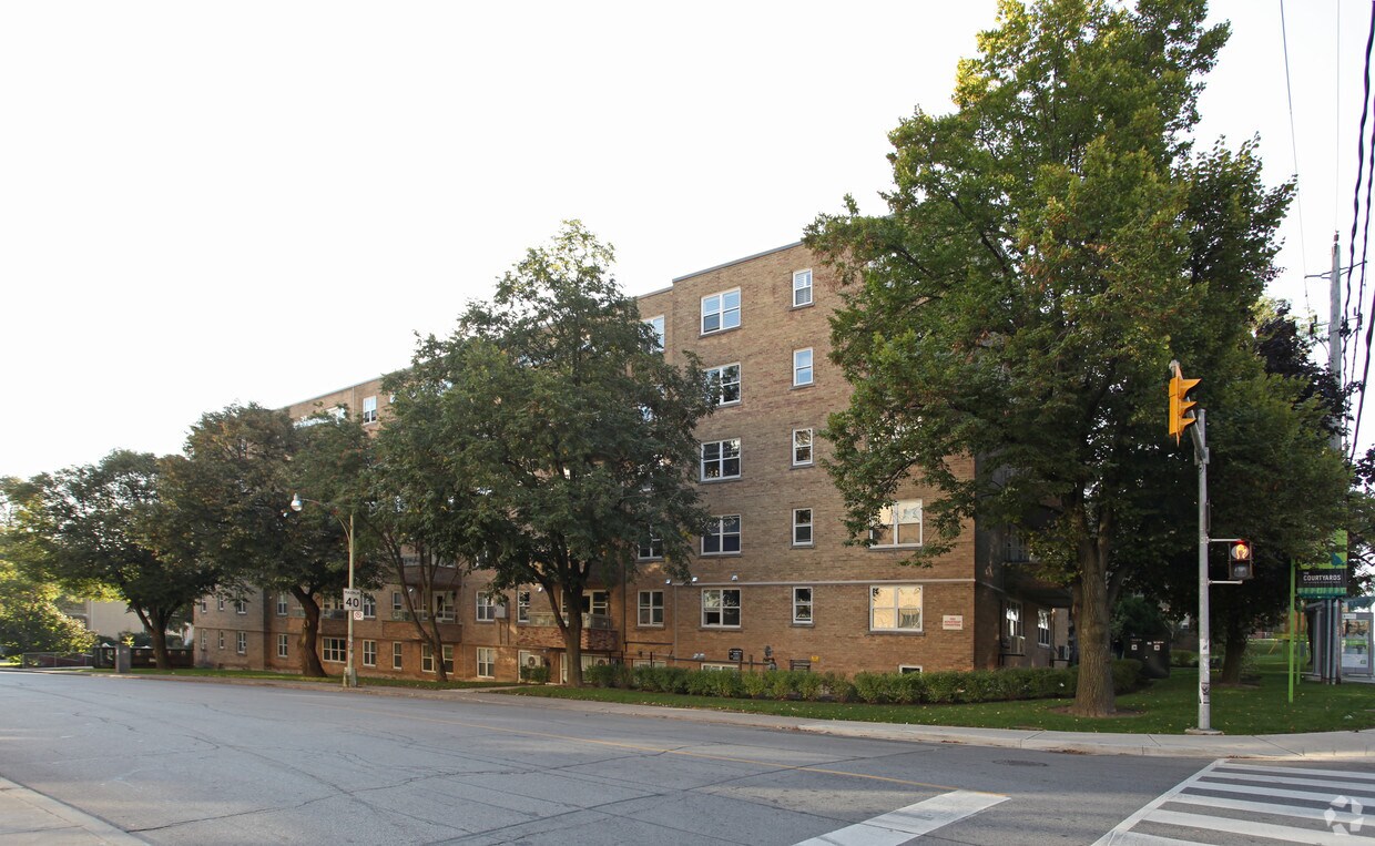 The Courtyards of Upper Forest Hill Apartments 2603 Bathurst St